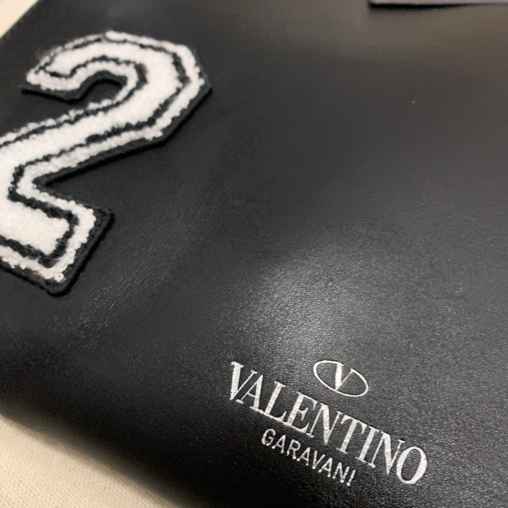 VALENTINO GARAVANI Leather logo UNISEX LG zip clutch - Picture 10 of 16